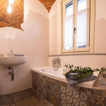 Acini E Rose * Montalenghe